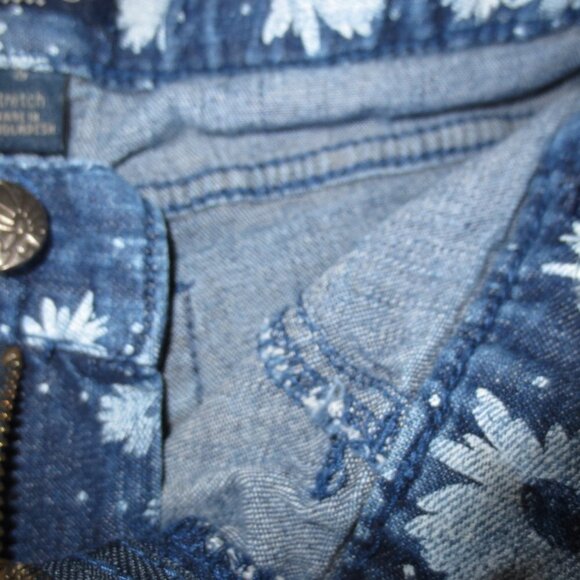 🎉5 For $15🎉 Girl's denim jeggings w flowers SIZE 8 - Picture 4 of 10